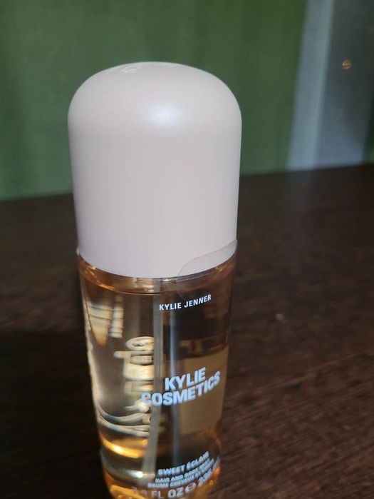 Kylie Cosmetics Sweet Éclair - Spray de corp și păr