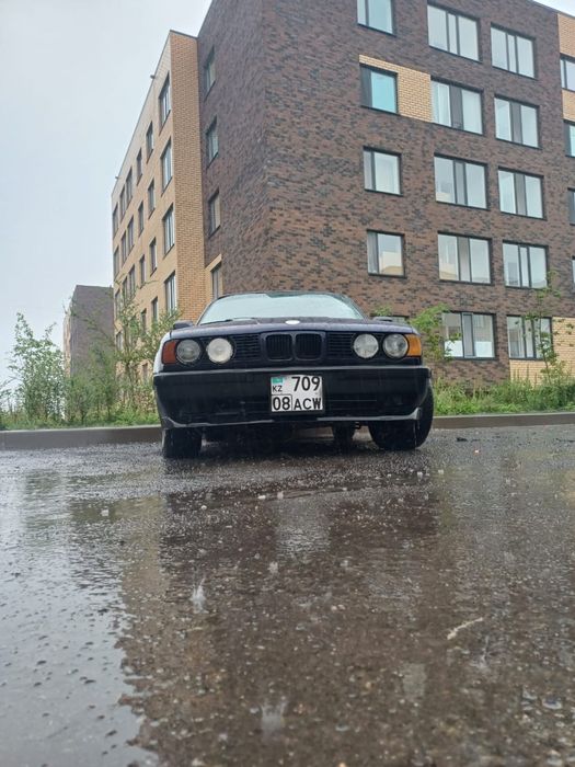 Продам спрчно  машину BMW 520 E34