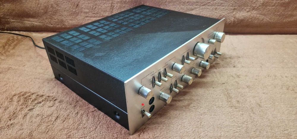 Universum Dynamic System 2500 HiFi (V3297) putere 2X75W pe 8 Ohm