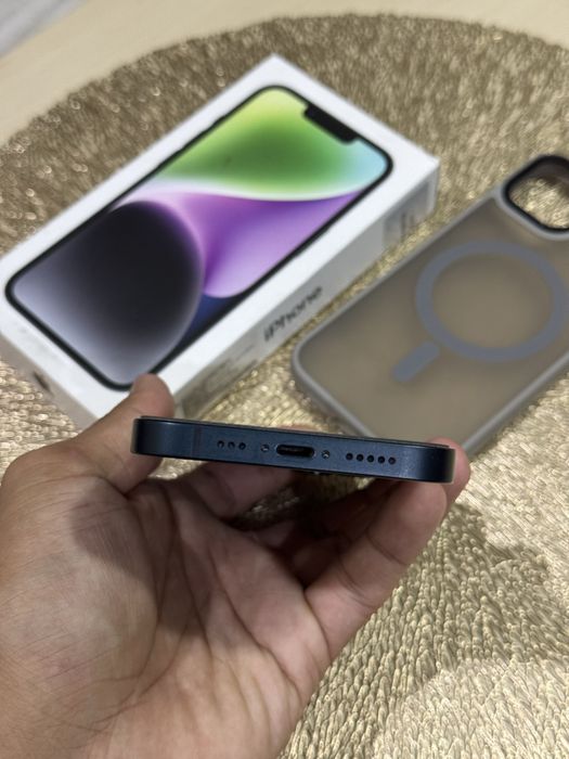 Продам iphone 14 на 128gb