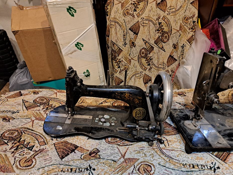 Masini de cusut vechi,decorative