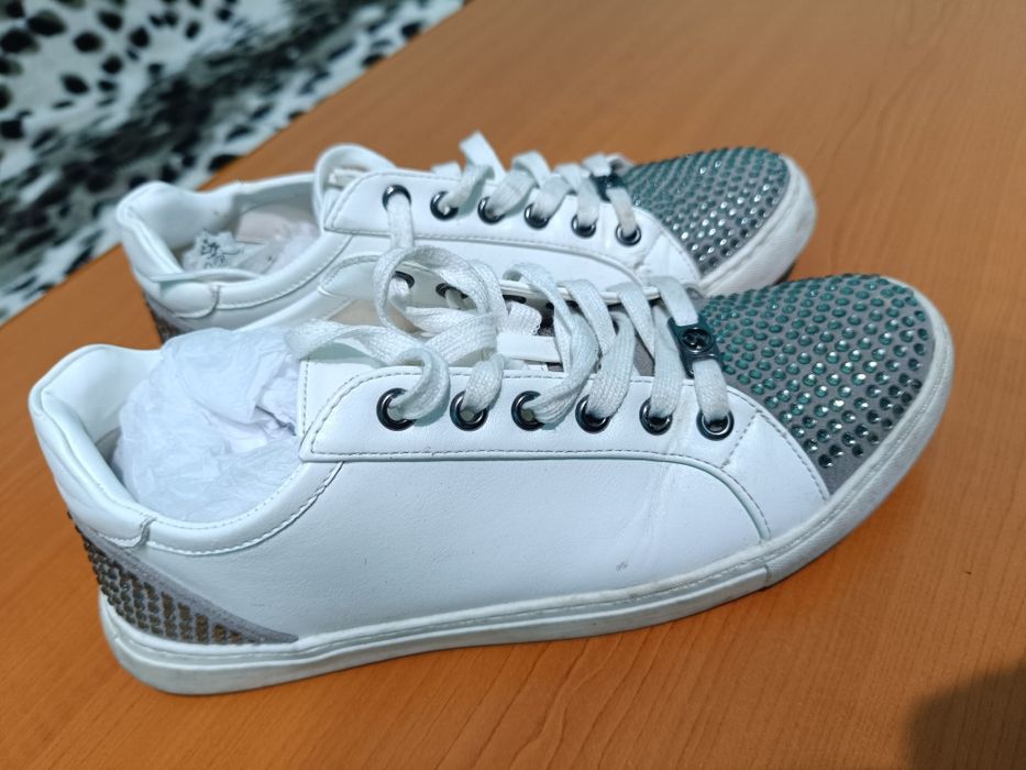 Pantofi eleganți, sport sandale