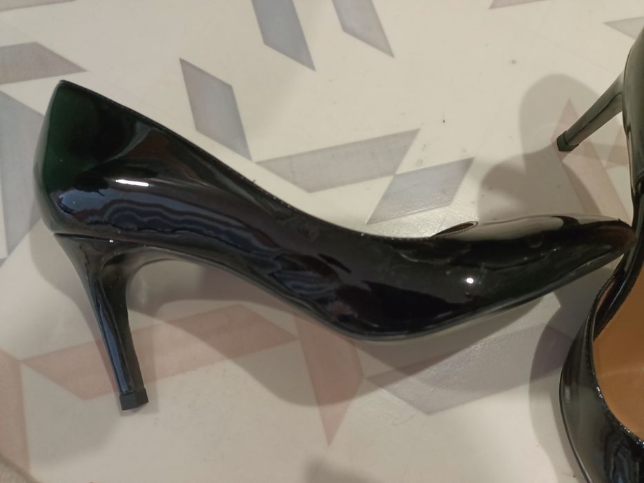 Продам новые кожаные туфли