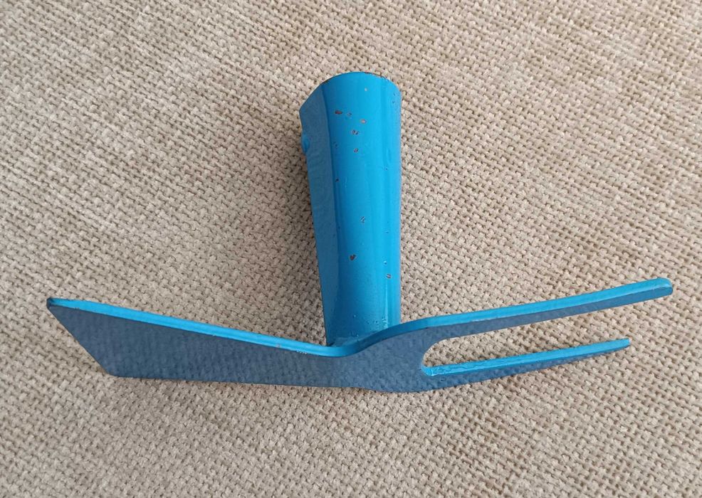 Мотичка чапа с 2 зъба за плевене. Нова.