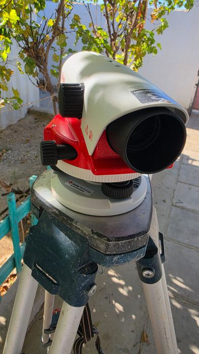 Продается нивелир Leica NA 720