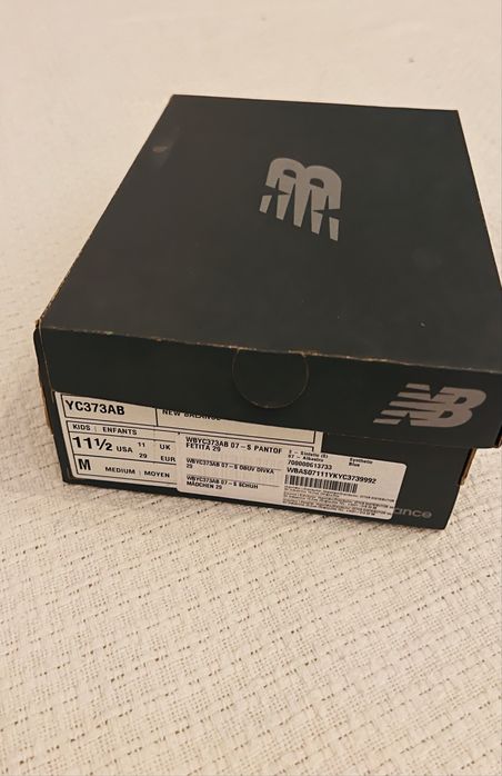 Adidasi New Balance masura 29