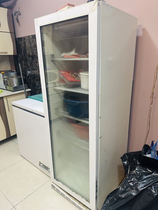 Здр продавам хладилна витрина фризер