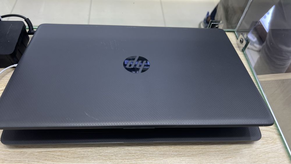 Noutbook sotiladi HP