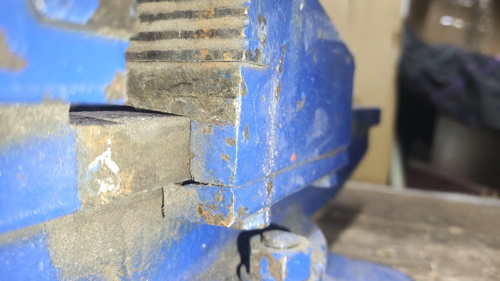 Тиски станочные токарные