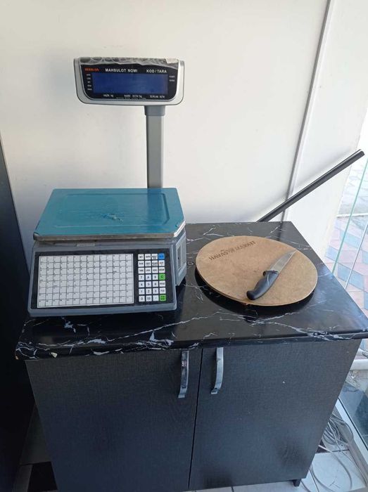 Vitrina xolodilnik,keshbek kompyuter,tarozi,maniken,podstavka sotiladi