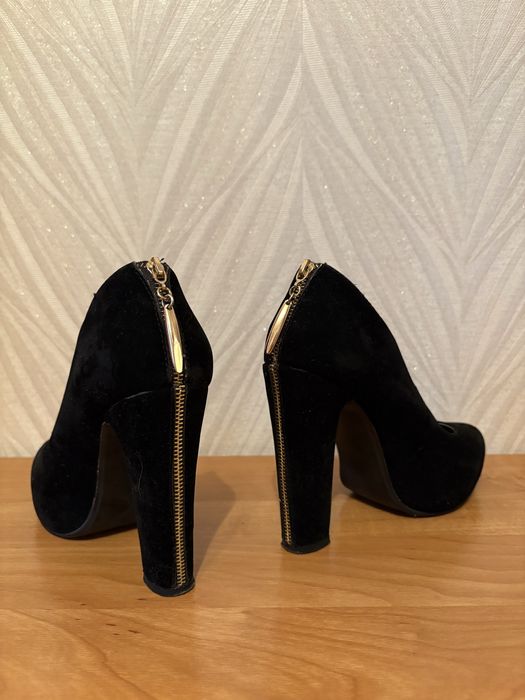 Туфли замшевые на широком каблуке