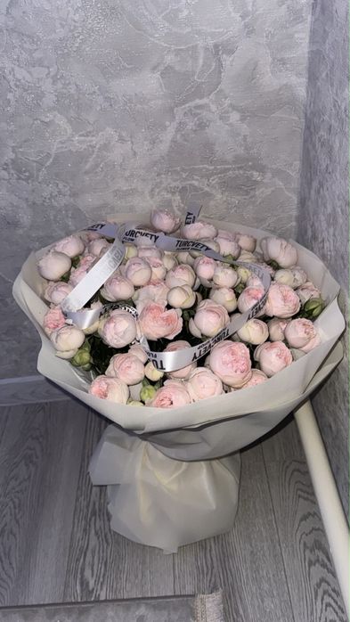 • кустовые пионовидные розы (спрей-розы).