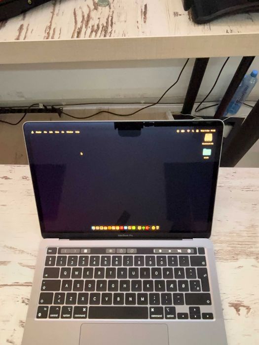 Macbook pro 13 inchi  M2 16 GB 256 B