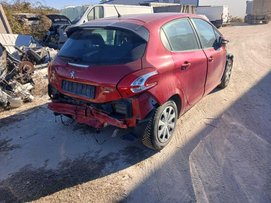 Пежо 208 , 1,4 хди . На части