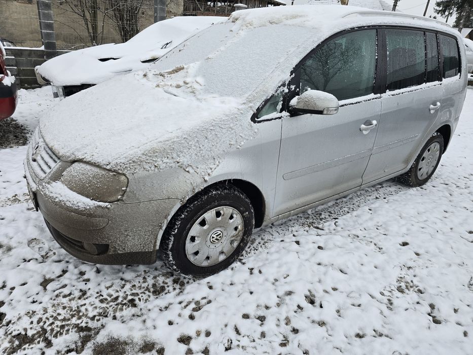 Продавам vw tuaran на части