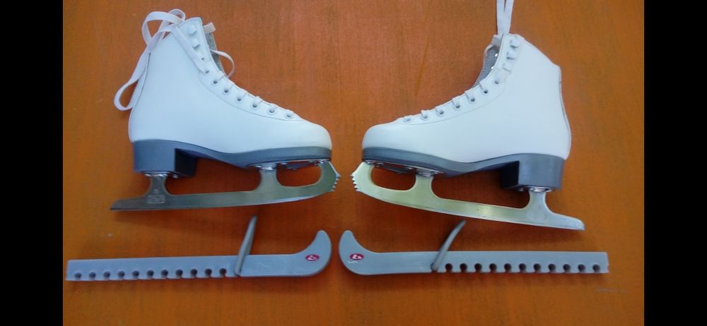 Продам коньки для девочек.
