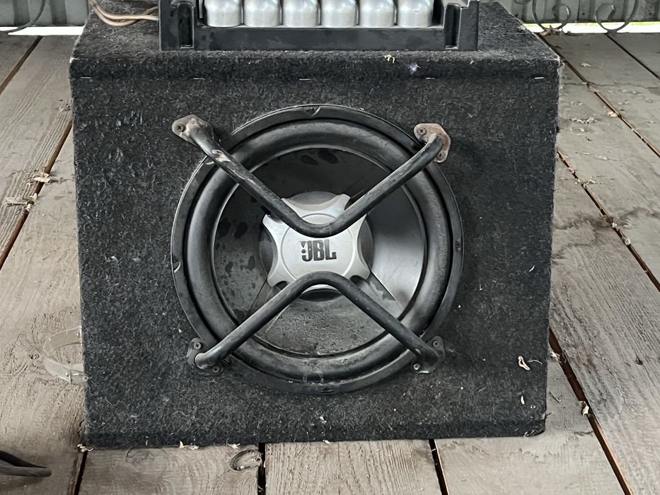 Сабвуфер  JBL с усилителем  и накопителем