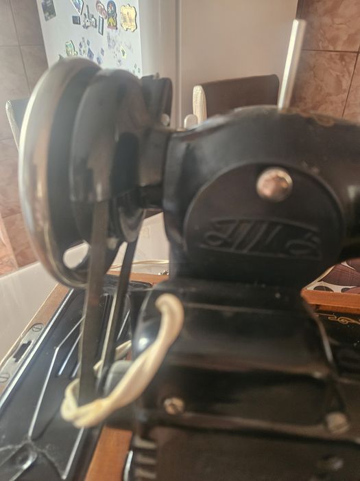 Masina de cusut ,electrica ,folosita