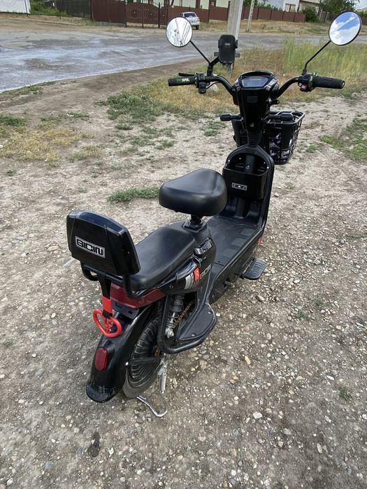 Продам электроскутер sk8