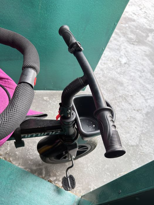 Продам детский велосипед с ручкой