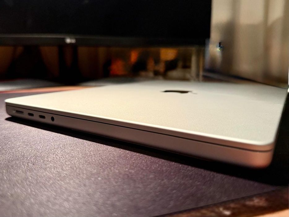 Лаптоп Apple MacBook Pro M1 Pro 14 2021. Перфектен.