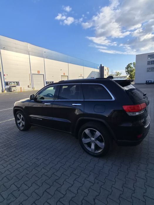 Vând Grande Cherokee