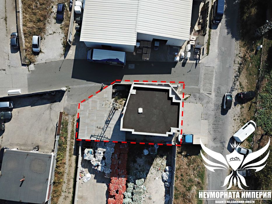 Продавам триетажна сграда 470РЗП с двор 280кв. в гр.Асеновград