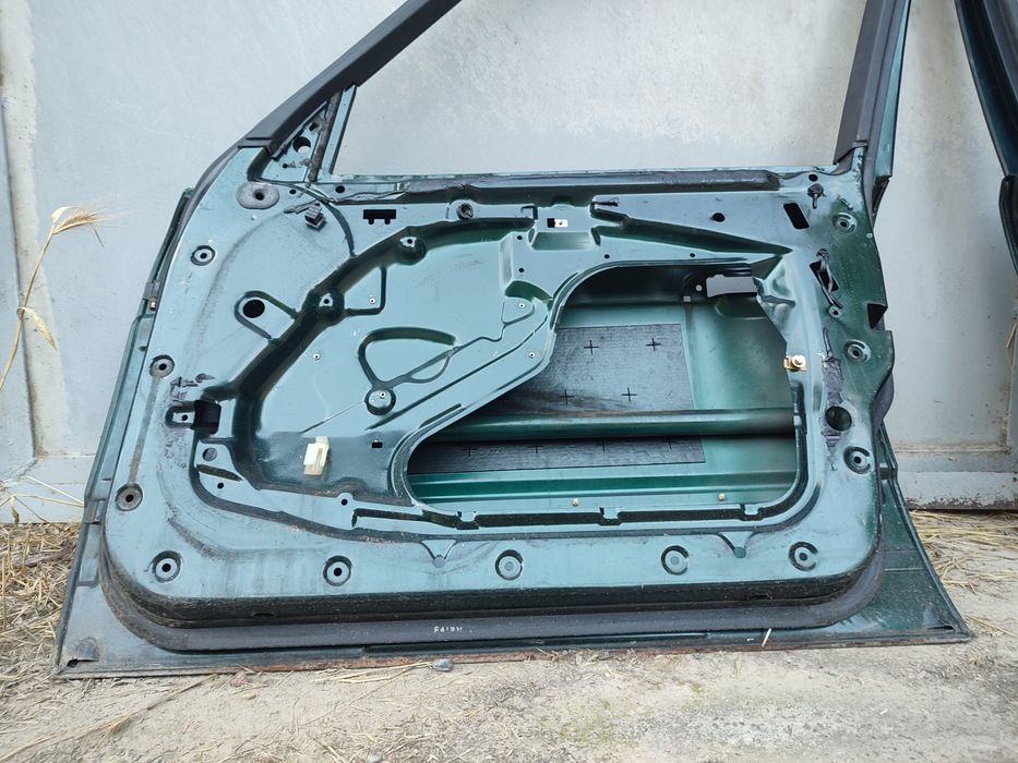 Передняя дверь R на БМВ Е34 BMW E34