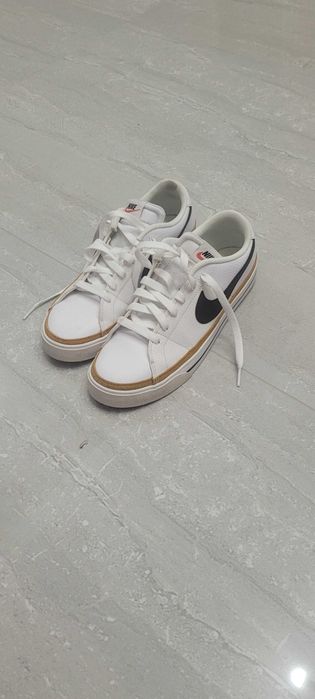 Vand adidasi Nike Blazer,Marimea 42