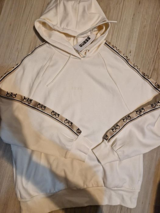 Дамски суйтшърт,,Guess"-нов с етикет