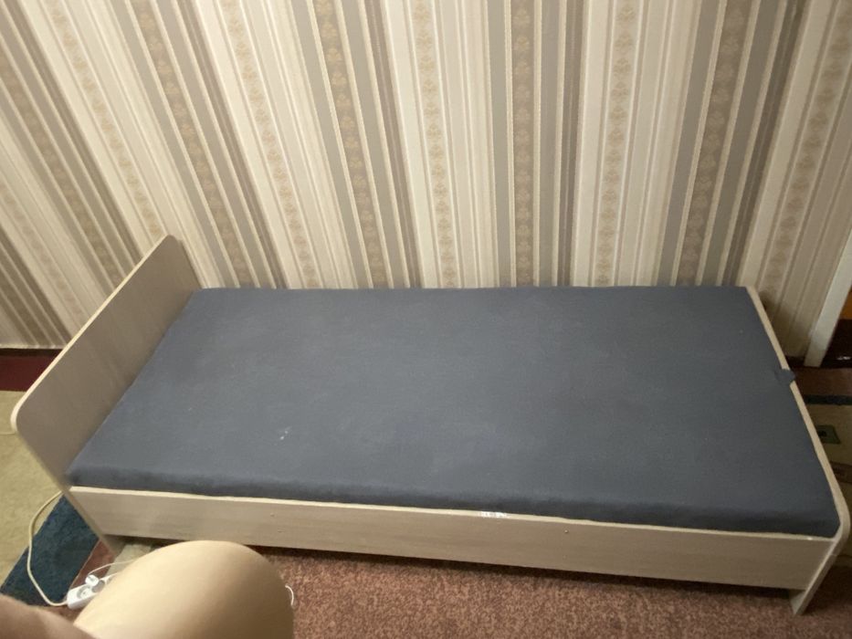 Кроваты с полками