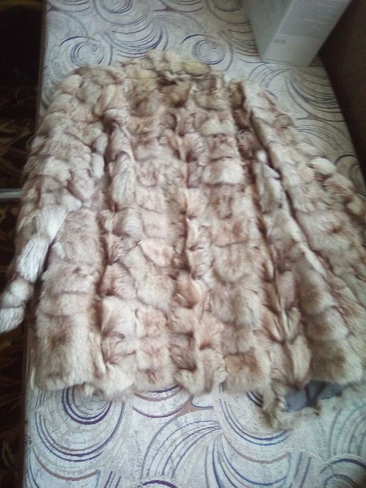 Красиво дамско палто от полярна лисица.