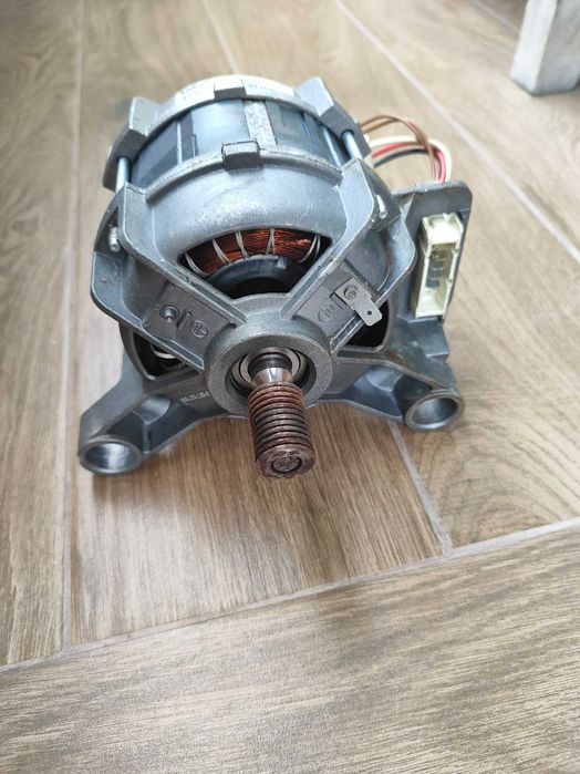 Двигател за пералня Indesit