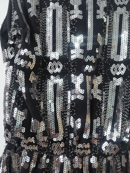 Платье в паетках и бисер.