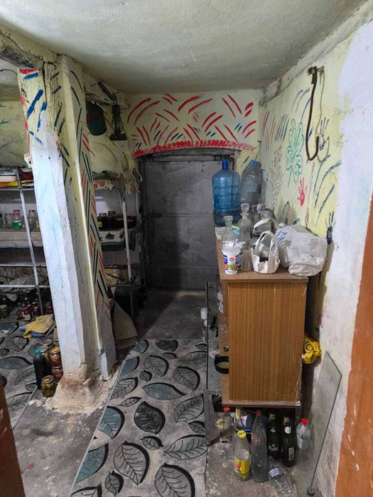 Продавам просторна къща с голям двор - гр. Димово