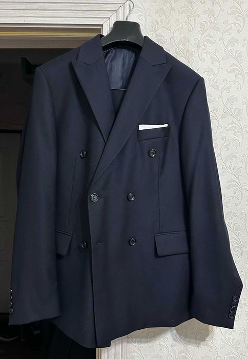 Продам костюм двойку темно-синий