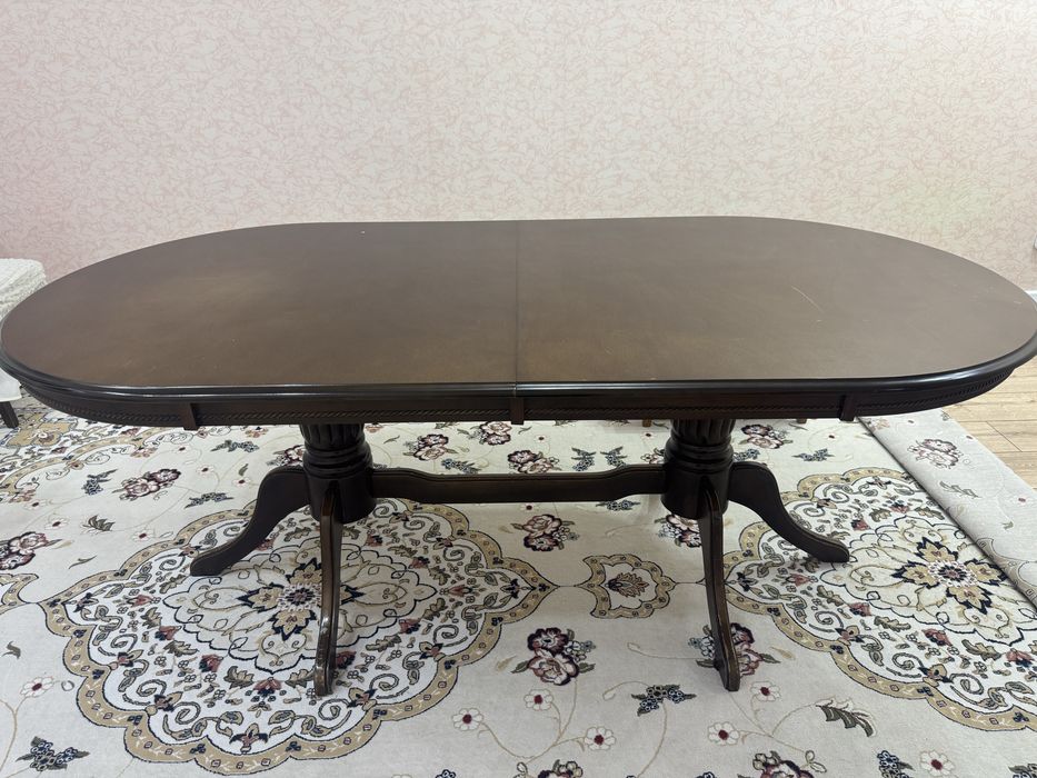 Стол овальный гостинный