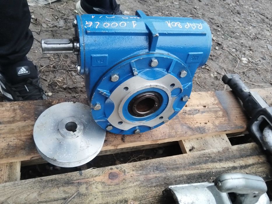 Reductor de turație cu raport de 80 la 1 troliu