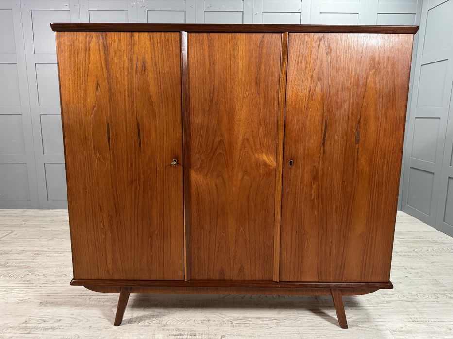 Винтидж  бюфет от средата на миналия век Д1116