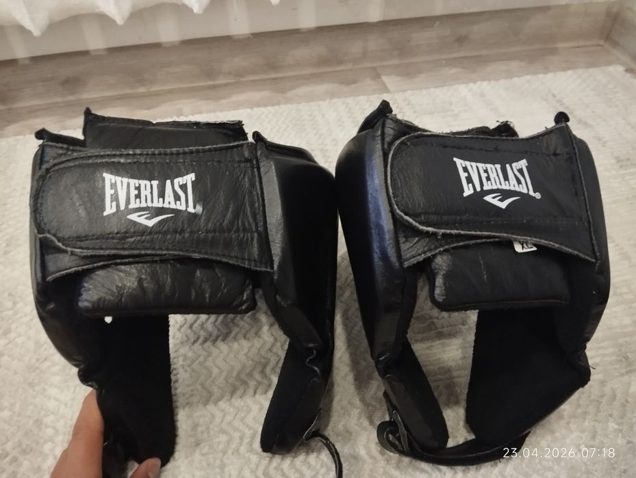 Продам шлем, футы