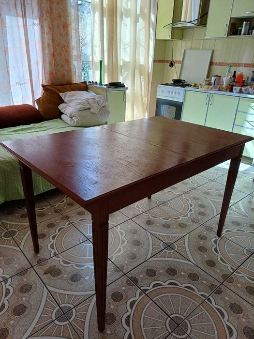 стол для столовой, журнальный Венгрия