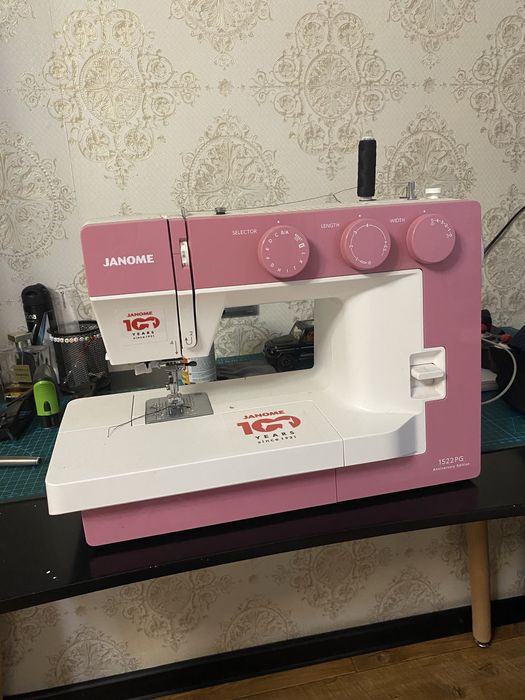 Машинка швейная юбилейная