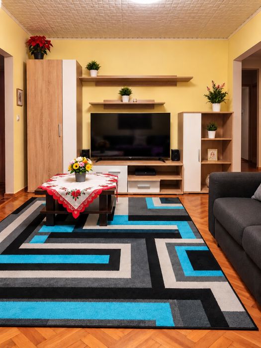 Vând apartament  3 camere