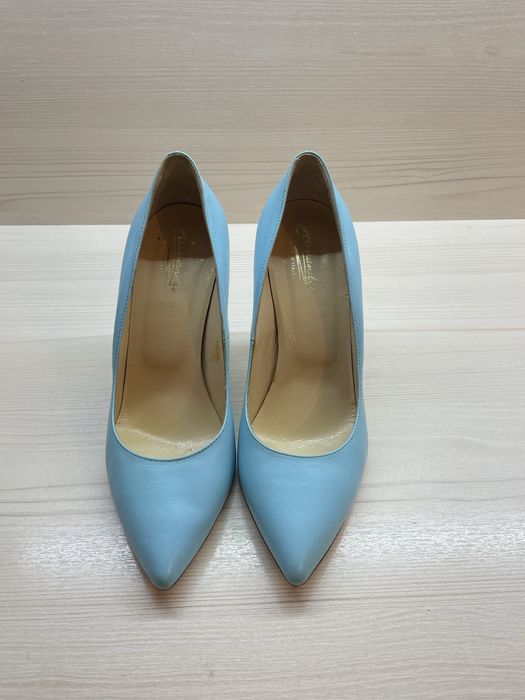 Туфли небесно голубого цвета
