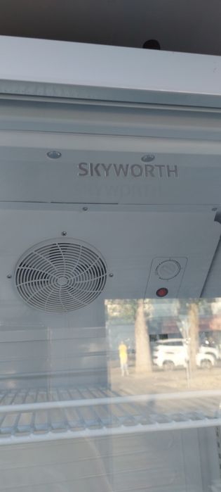 Витриный холодильник