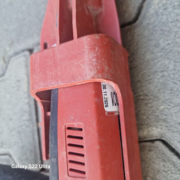 Dispozitiv de plantat cuie hilti