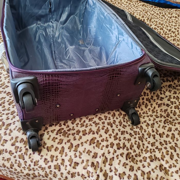 Чемоданы продам срочно