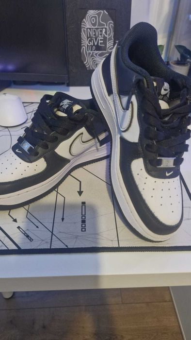 Adidasi NIKE, piele,stare f buna,marimea 37.5