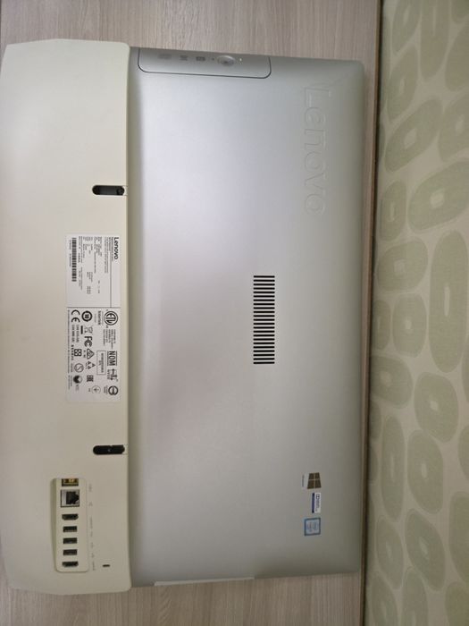 Lenovo IdeaCentre AIO 300-23ISU