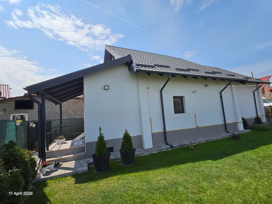 Casa de vanzare renovata recent 2025, 2 bai, 5 camere, 2 curti